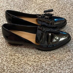 Tahari pointed flats